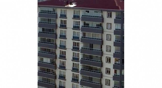 12 katlı binanın çatısında tehlikeli çalışma