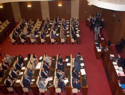 Büyükşehir bütçesi açık verdi, meclis gerildi