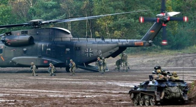 Almanya Savunma Bakanlığını orduyu yenilemek için 25 milyar euroluk yatırım yapmayı planlıyor