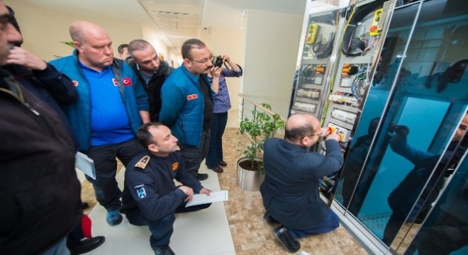 Ankara İtfaiyesine  asansörden kurtarma teknikleri  eğitimi