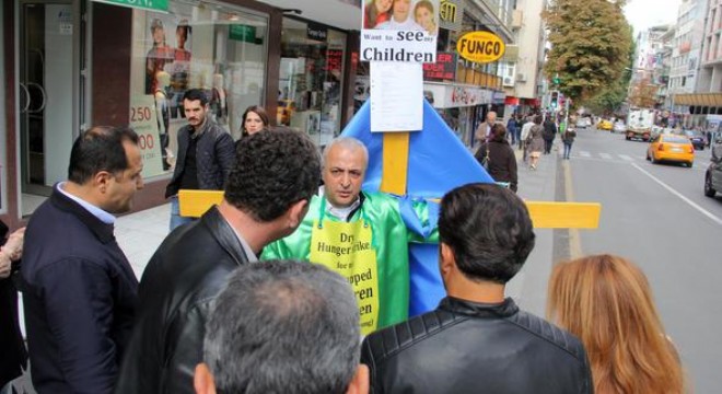 Ankara sokaklarında İsveç protestosu