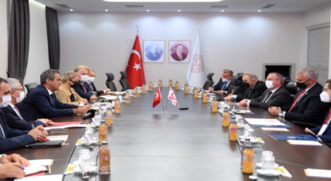 Bakan Özer, KKTC Eğitim ve Kültür Bakanı Amcaoğlu ile bir araya geldi