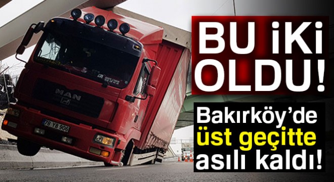 Bakırköy’de kamyon üst geçitte asılı kaldı