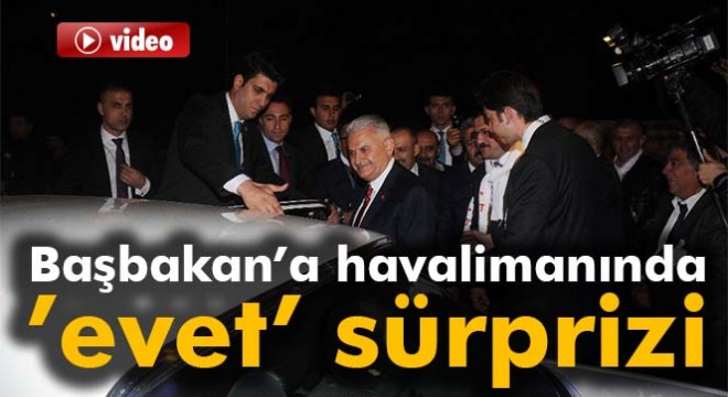 Başbakan’a havalimanında ’Evet’ sürprizi