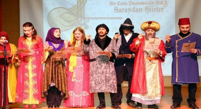 Başkan Ak Mohaç Türküsü şiirini şehitler için okudu