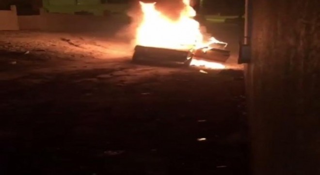 Başkent’te çalıntı otomobili ateşe verdiler