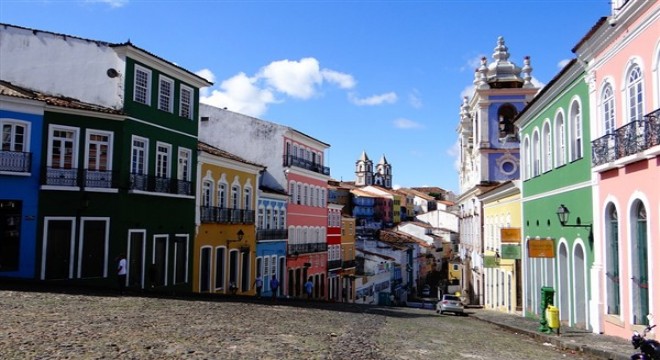 Brezilya da büyük şehirlerde karantina başladı