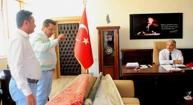 CHP li vekil, Milli Eğitim Müdürü nün makamını bastı