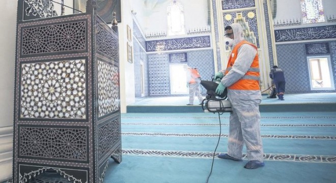 Camilerde Cuma öncesi virüs temizliği