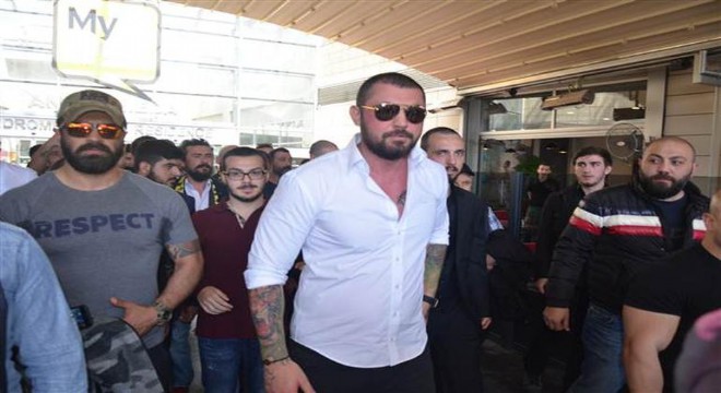 Çerkez Cengiz  olarak bilinen Cengiz Şıklaroğlu, cezaevine 100 araçlık konvoyla gitti