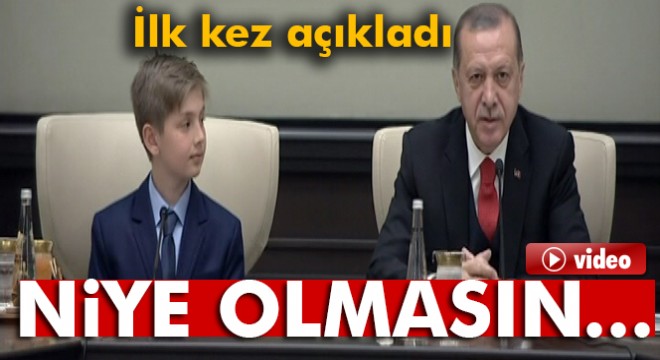 Cumhurbaşkanı Erdoğan, koltuğunu 4. sınıf öğrencisi Yiğit Türk’e bıraktı