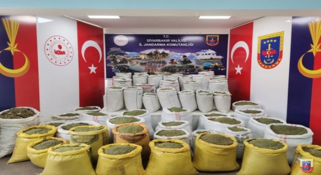 Diyarbakır da 1 ton 723 kilo 500 gram toz esrar ele geçirildi