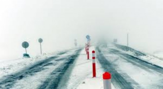 Erzurum ve Ardahan da Kar Yağışı Ulaşımı Aksattı