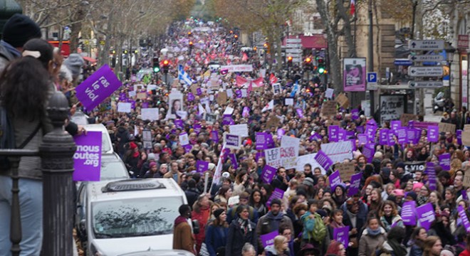 Fransa da kadınlar şiddete karşı yürüdü