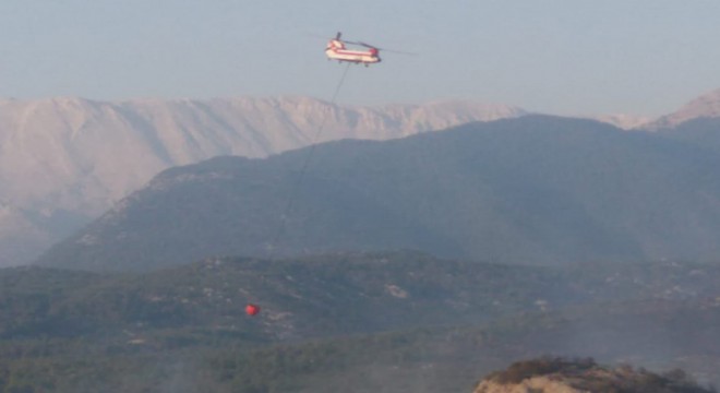 Gündoğmuş ilçesinde helikopterle yangın söndürme çalışmaları devam ediyor