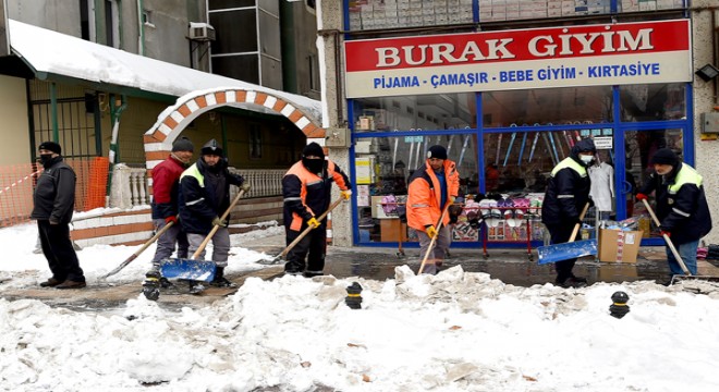 Gürkan, karla mücadele çalışmalarını inceledi