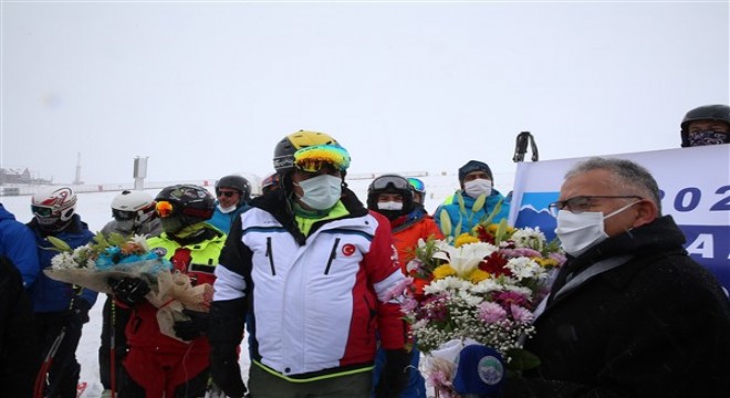 Güvenli Kayak Merkezi Erciyes’te kayak sezonu açıldı
