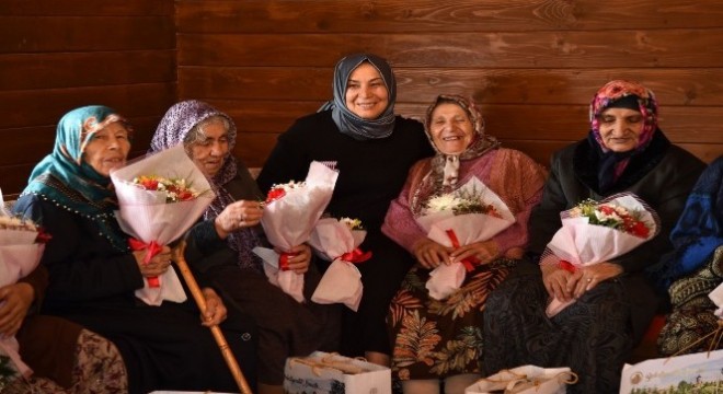 Huzurevi sakinleri Anneler Günü’nü Altınköy’de kutladı