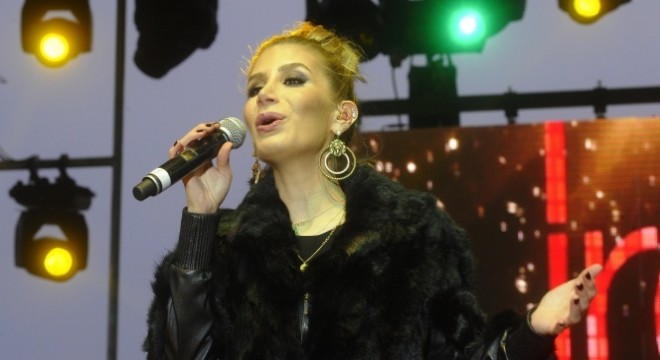 İrem Derici yeni single ının ilk konserini İstanbul da verdi