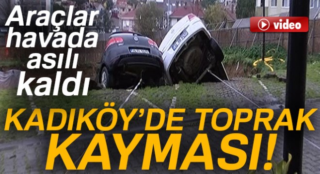 Kadıköy de toprak kaydı! Araçlar havada asılı kaldı