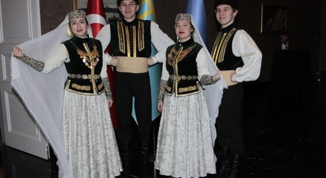 Kırım halk dansları büyük beğeni topladı