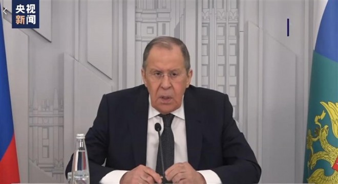 Lavrov’dan Batı’ya uyarı:  Uzun menzilli silahlar gelirse, “Nazileri” o hattan uzaklaştırırız 