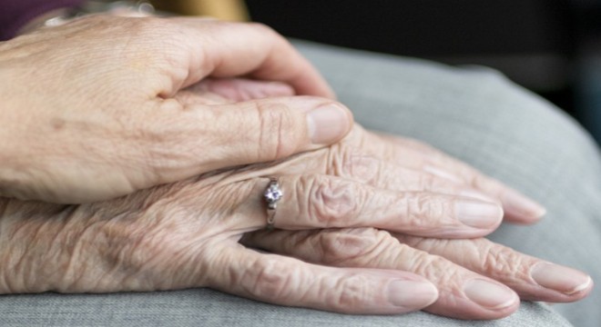 Parkinson hastalığında, hasta yakınlarına önemli görevler düşüyor