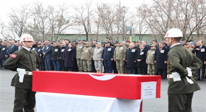 Pençe Kilit Harekatı bölgesinde şehit olan askerler için Şırnak ta tören düzenlendi
