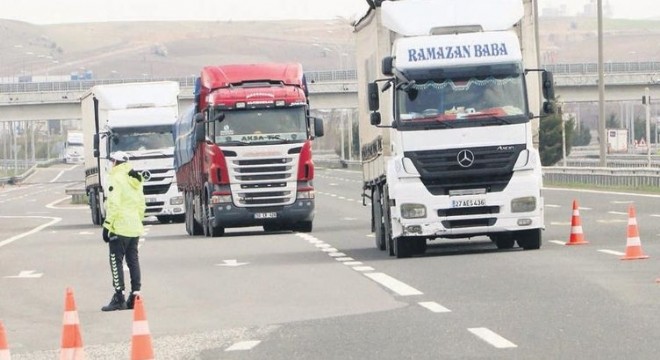 Seyahat izin belgesi olmayan sürücüler Ankara’ya alınmadı