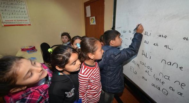 Sığınmacı çocuklara Türkçe dersi