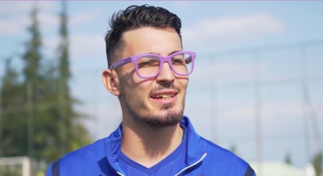 Trabzonsporlular mor gözlükleri taktı