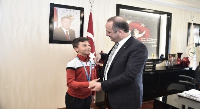 Türkiye 2’incisi Efe’den Mamak Belediye Başkanı Akgül’e ziyaret