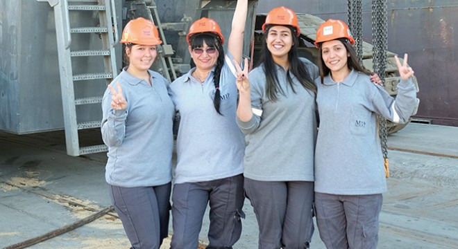 Türkiye nin ilk kadın vinç operatörleri