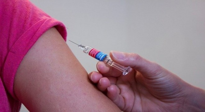 Türkiye’de kimler koronavirüs aşısı olmalı?