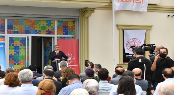 Türkiye’nin en kapsamlı ve gelişmiş otizm merkezi Üsküdar’da açıldı