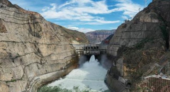 Üçte ikisi yerin altında olan dünyanın en ince kemerli barajı üretime başladı