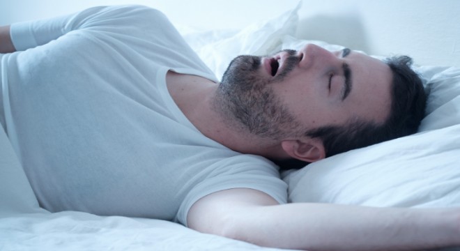 Uyku sırasında horlama uyku apnesi habercisi olabilir
