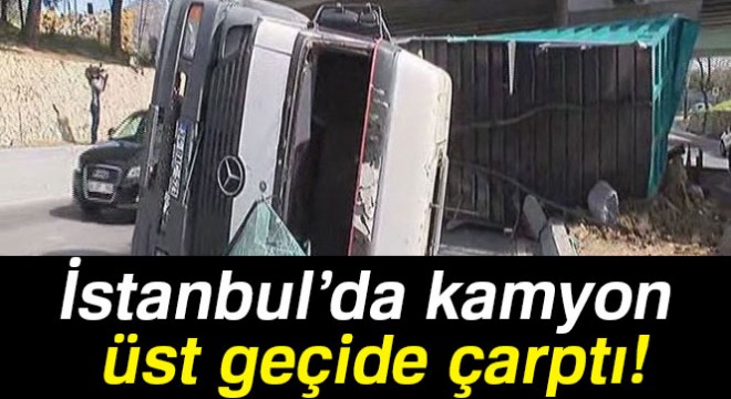 Yeşilköy de vinç yüklü kamyon üst geçide çarptı: 1 yaralı