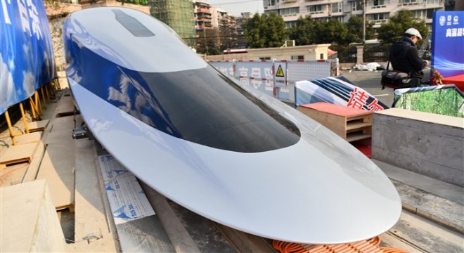 Çin saatte 620 kilometre hız yapabilen  maglev  treni prototipini tanıttı