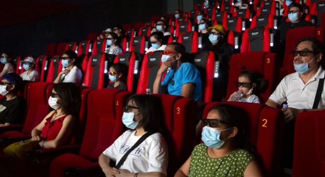 Çinliler yılın ilk haftası sinemaya koştu, 3 milyar yuanlık bilet satıldı