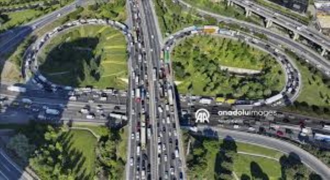 Bayramda Otoyollar ve Havalimanlarında Yoğunluk Yaşandı