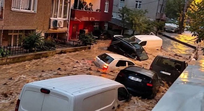 İstanbul da sağanak: Metrekareye 242 kilogram yağış